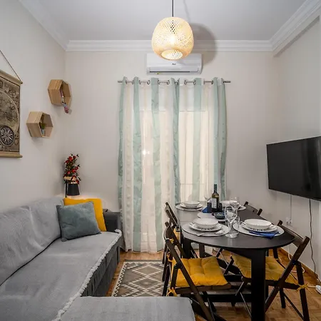 Cozy Koukaki Getaway - Walk To The Acropolis * Athens